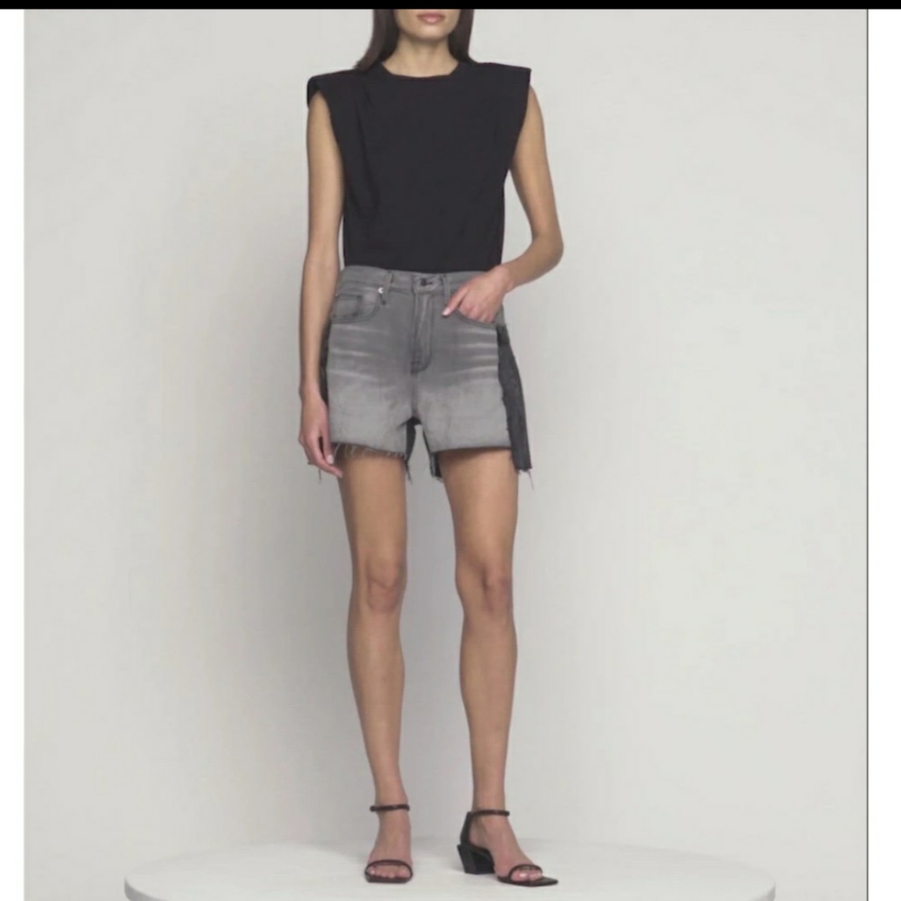 Frame Layered Short